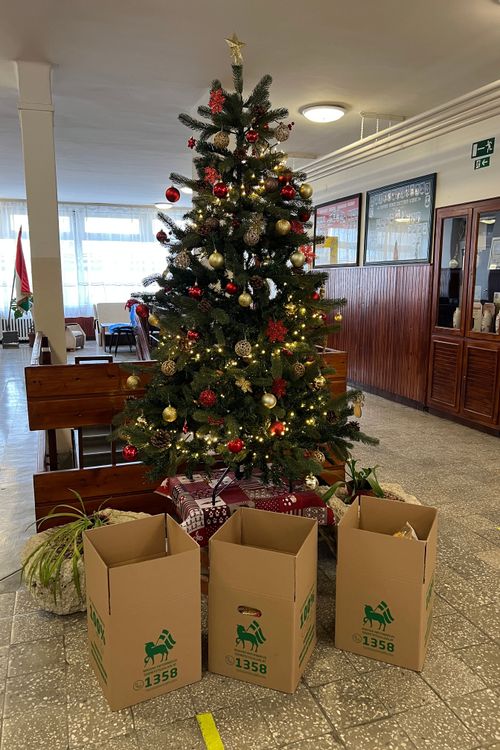 Három doboznyi szeretet