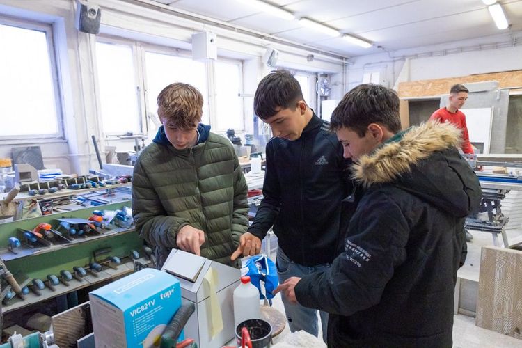 Ismerkedés ágazatainkkal és szakmáinkkal