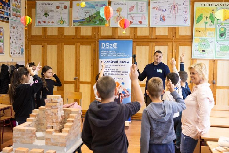 Ismerkedés az építőiparral